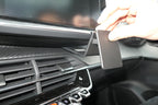 Brodit ProClip 855590 voor Peugeot 208 2020-2026 en Peugeot 2008 2020-2026 - montagepositie op dashboard
