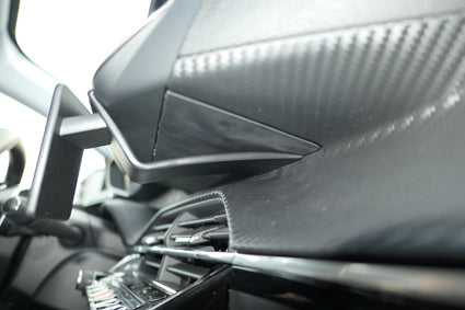 Brodit ProClip 855590 voor Peugeot 208 2020-2026 en Peugeot 2008 2020-2026 - detail van dashboardmontage