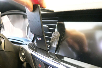 Brodit ProClip 855599 voor Buick Regal 2018-2022 en Opel Insignia B 2018-2022 - montagepositie op dashboard