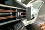 Brodit ProClip 855602 voor Mercedes Benz EQC 2020-2024 - detail van dashboardmontage