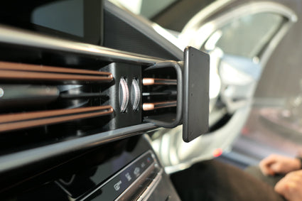 Brodit ProClip 855602 voor Mercedes Benz EQC 2020-2024 - detail van dashboardmontage