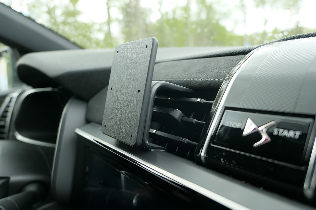 Brodit ProClip 855625 voor DS 7 Crossback 2019-2023 en DS 7 2024-2026 - productfoto zwarte ABS montagebasis