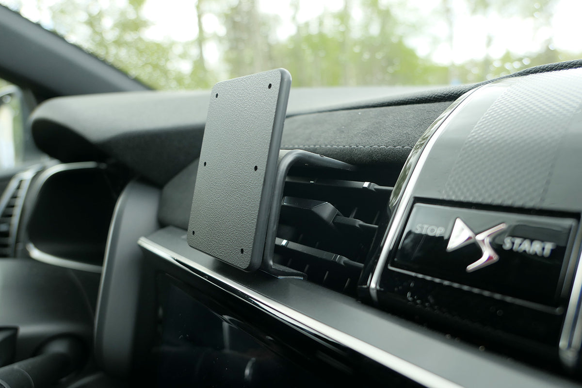 Brodit ProClip 855625 voor DS 7 Crossback 2019-2023 en DS 7 2024-2026 - productfoto zwarte ABS montagebasis