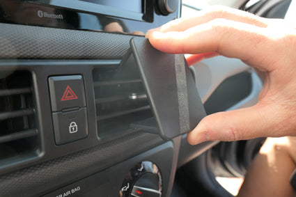 Brodit ProClip 855626 voor Hyundai i10 2020-2023 - montagepositie op dashboard