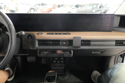 Brodit ProClip 855632 voor Honda e 2020-2024 - detail van dashboardmontage