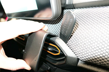 Brodit ProClip 855668 voor Dacia Sandero 2021-2025 en Dacia Jogger 2022-2025 - montagepositie op dashboard