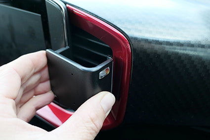 Brodit ProClip 855692 voor Opel Mokka E 2021-2026 en Opel Mokka 2021-2026 - montagepositie op dashboard