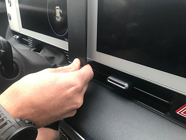 Brodit ProClip 855695 voor Hyundai Ioniq 5 2021-2025 - detail van dashboardmontage