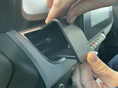 Brodit ProClip 855730 voor Nissan Townstar 2022-2026 en Renault Kangoo 2022-2026 - montagepositie op dashboard