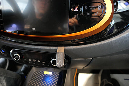 Brodit ProClip 855817 voor Toyota AYGO X 2023-2026 - montagepositie op dashboard