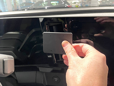 Brodit ProClip 855827 voor Renault Scénic E-TECH 2025-2026, Renault Mégane E-TECH 2022-2026 en Renault Austral 2022-2026 - detail van dashboardmontage