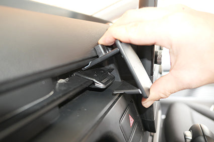 Brodit ProClip 855828 voor Hyundai Staria 2022-2026 - montagepositie op dashboard