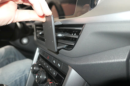 Brodit ProClip 855847 voor Volkswagen T-Roc 2023-2025 - montagepositie op dashboard