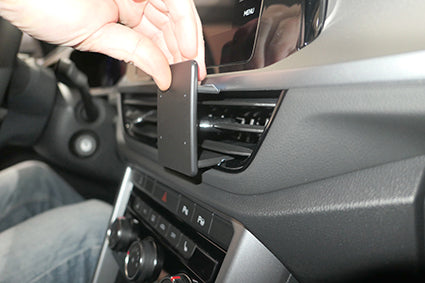 Brodit ProClip 855847 voor Volkswagen T-Roc 2023-2025 - ProClip geplaatst in het voertuig