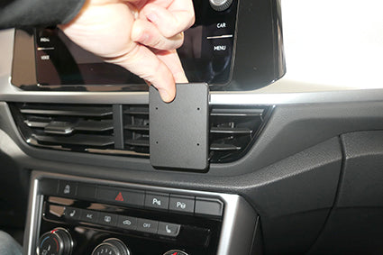 Brodit ProClip 855847 voor Volkswagen T-Roc 2023-2025 - detail van dashboardmontage