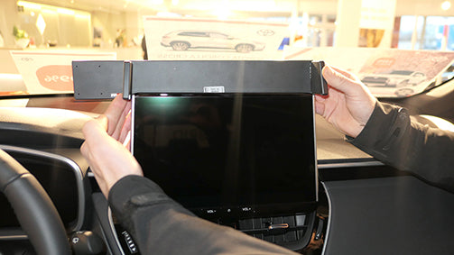 Brodit ProClip 855850 voor Suzuki Swace 2025-2026, Toyota Corolla Cross 2023-2026 en Toyota Corolla 2023-2026 - montagepositie op dashboard