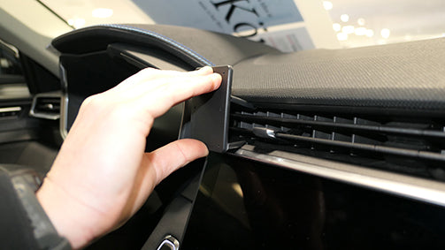 Brodit ProClip 855857 voor Lynk & Co 01 2020-2024 - detail van dashboardmontage
