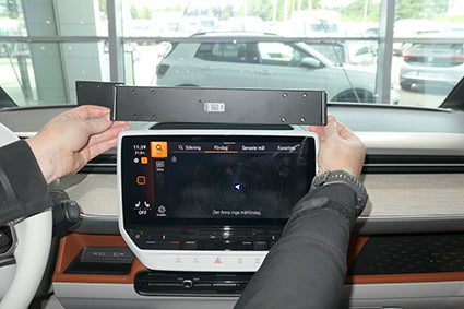 Brodit ProClip 855903 voor Volkswagen ID. Buzz Cargo 2023-2024 en Volkswagen ID. Buzz 2023-2024 - ProClip geplaatst in het voertuig