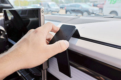 Brodit ProClip 855907 voor GMC Hummer EV 2023-2026 - montagepositie op dashboard