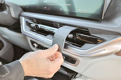 Brodit ProClip 855908 voor BMW XM 2023-2026 - detail van dashboardmontage