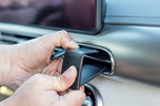 Brodit ProClip 855980 voor Genesis GV60 2023-2026 - detail van dashboardmontage