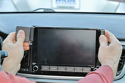 Brodit ProClip 855990 voor Kia Rio 2022-2024 - montagepositie op dashboard