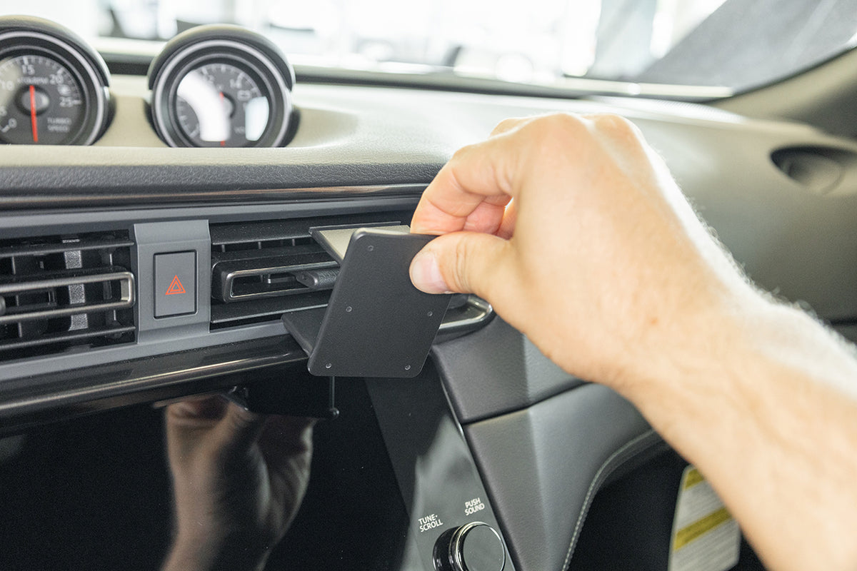 Brodit ProClip 856005 voor Nissan Z 2023-2026 - montagepositie op dashboard