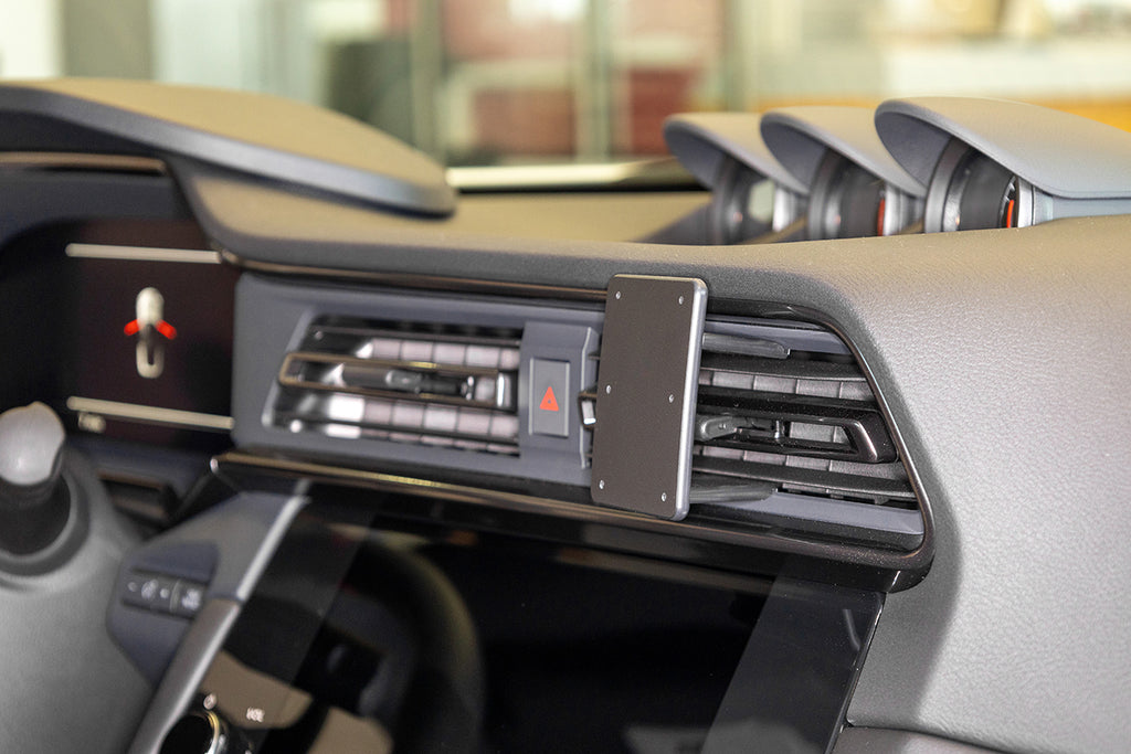 Brodit ProClip 856005 voor Nissan Z 2023-2026 - detail van dashboardmontage