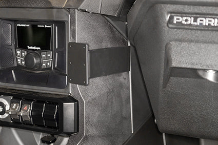 Brodit ProClip 856006 voor Polaris Slingshot 2021-2026 - detail van dashboardmontage