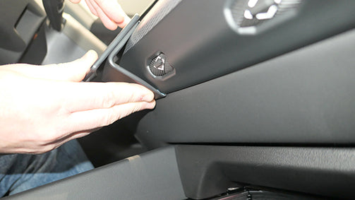 Brodit ProClip 856011 voor BMW i5 2024-2026 en BMW 5-series G60, G61, G68 2024-2026 - detail van dashboardmontage
