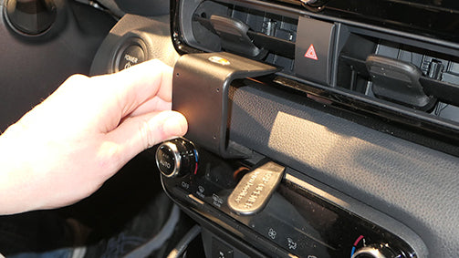 Brodit ProClip 856033 voor Toyota Yaris 2021-2026 - ProClip geplaatst in het voertuig