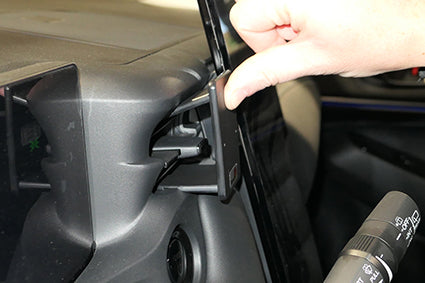 Brodit ProClip 856034 voor Honda e:Ny1 2024-2026 - detail van dashboardmontage