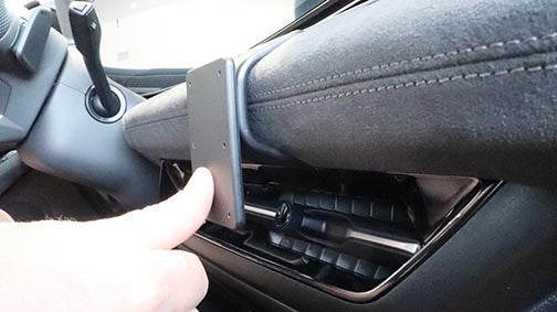 Brodit ProClip 856114 voor Audi Q6 2025-2026 - detail van dashboardmontage