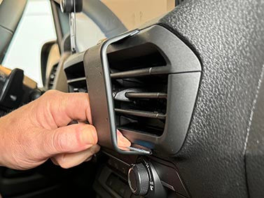 Brodit ProClip 856121 voor Citroen SpaceTourer 2025-2026, Citroen Jumpy 3rd Gen 2025-2026 e.a. - ProClip geplaatst in het voertuig
