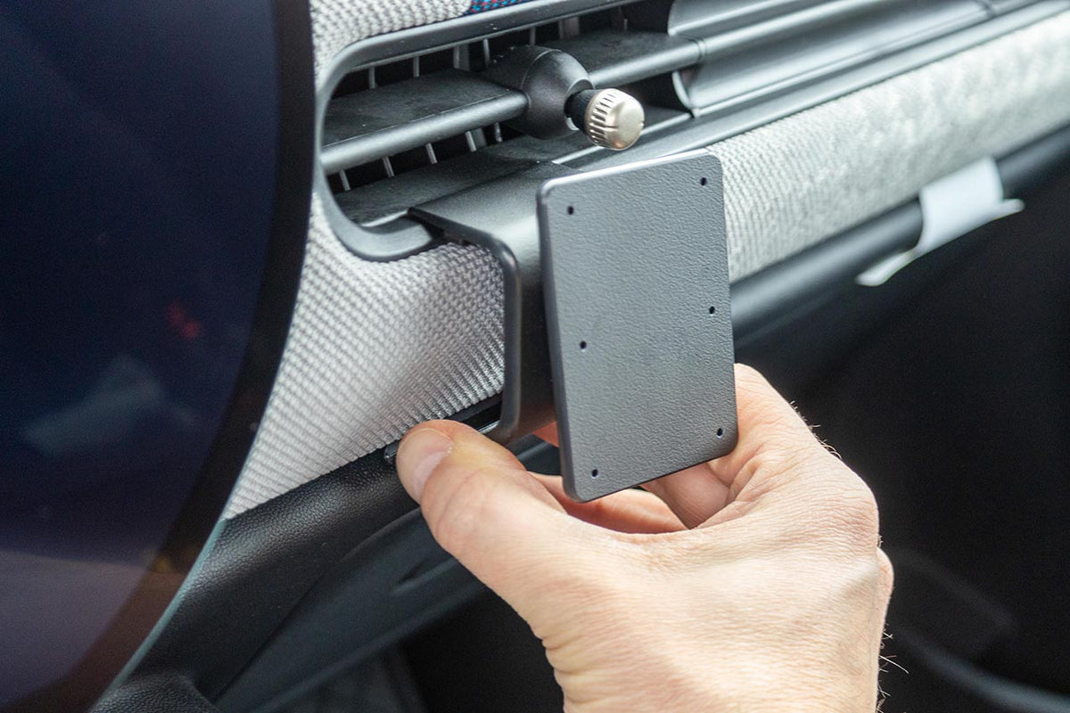 Brodit ProClip 856141 voor Mini Cooper 2025-2026 - ProClip geplaatst in het voertuig