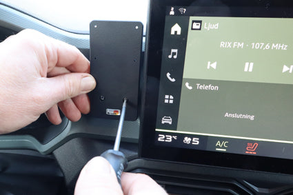 Brodit ProClip 856160 voor Dacia Duster 2025-2026 en Dacia Bigster 2025-2026 - detail van dashboardmontage
