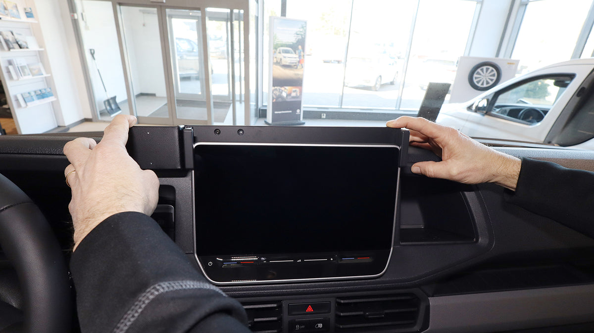 Brodit ProClip 856175 voor MAN TGE 2025-2026 en Volkswagen Crafter 2025-2026 - ProClip geplaatst in het voertuig