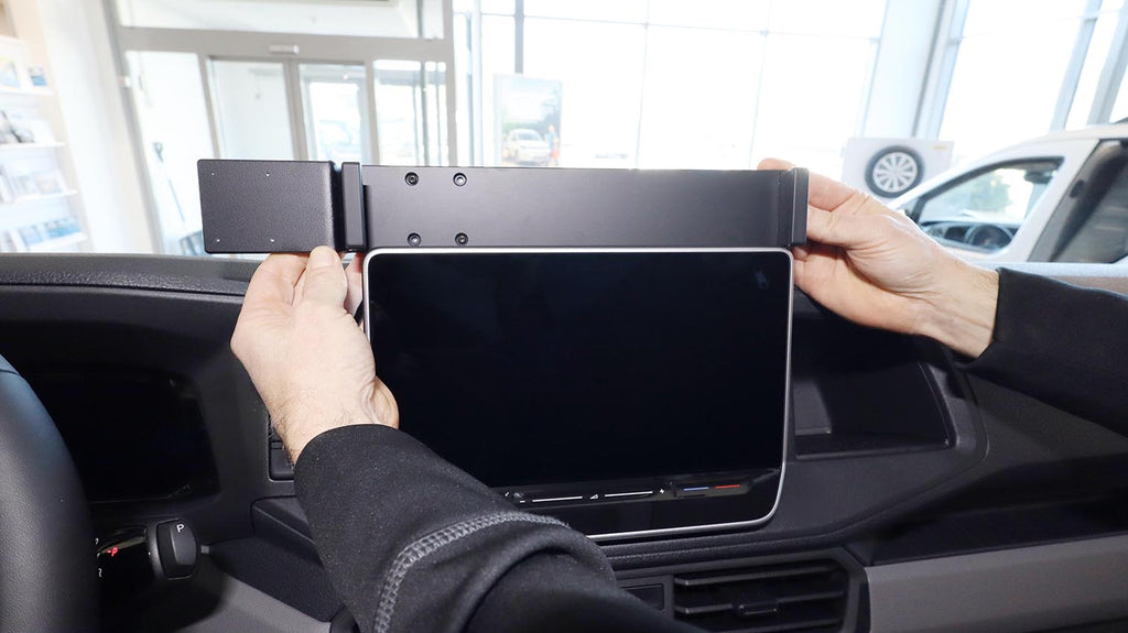 Brodit ProClip 856175 voor MAN TGE 2025-2026 en Volkswagen Crafter 2025-2026 - detail van dashboardmontage