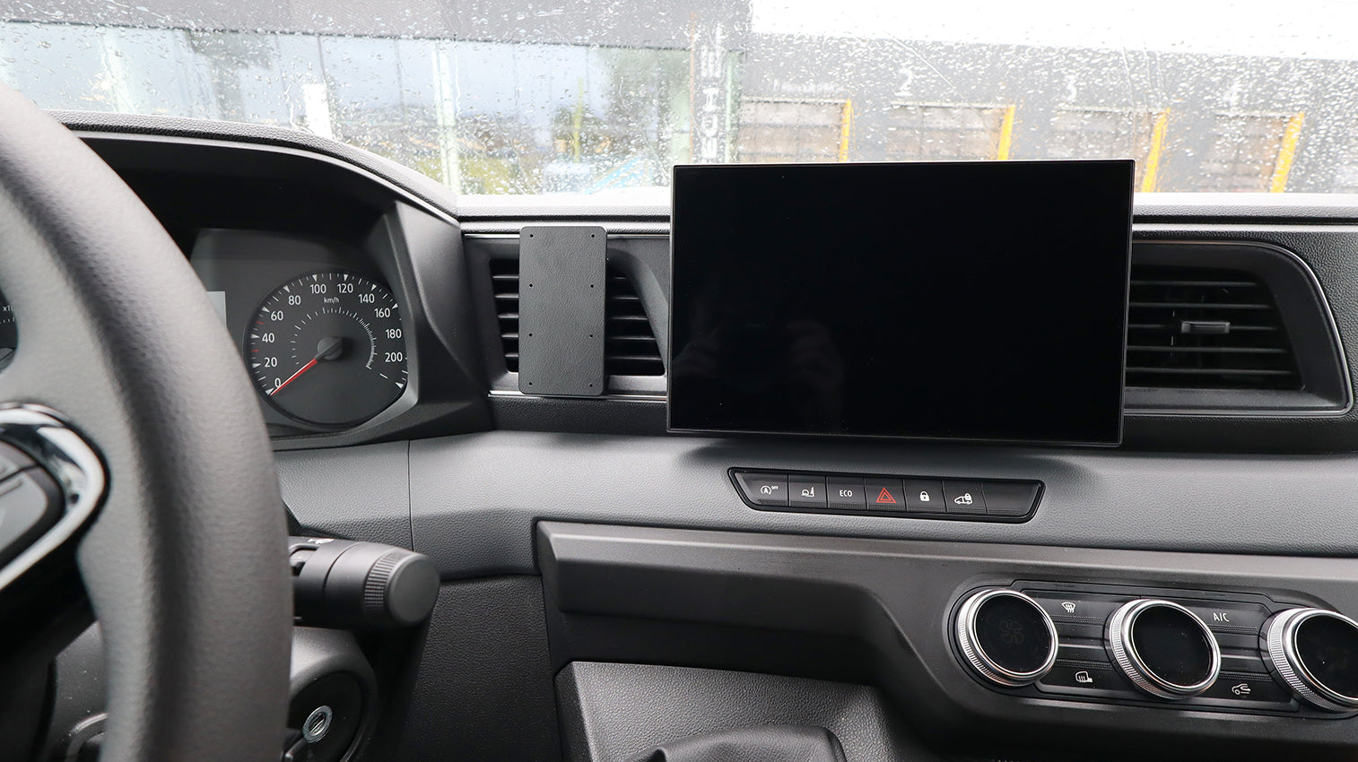 Brodit ProClip 856179 voor Renault Master 2025-2026 - detail van dashboardmontage