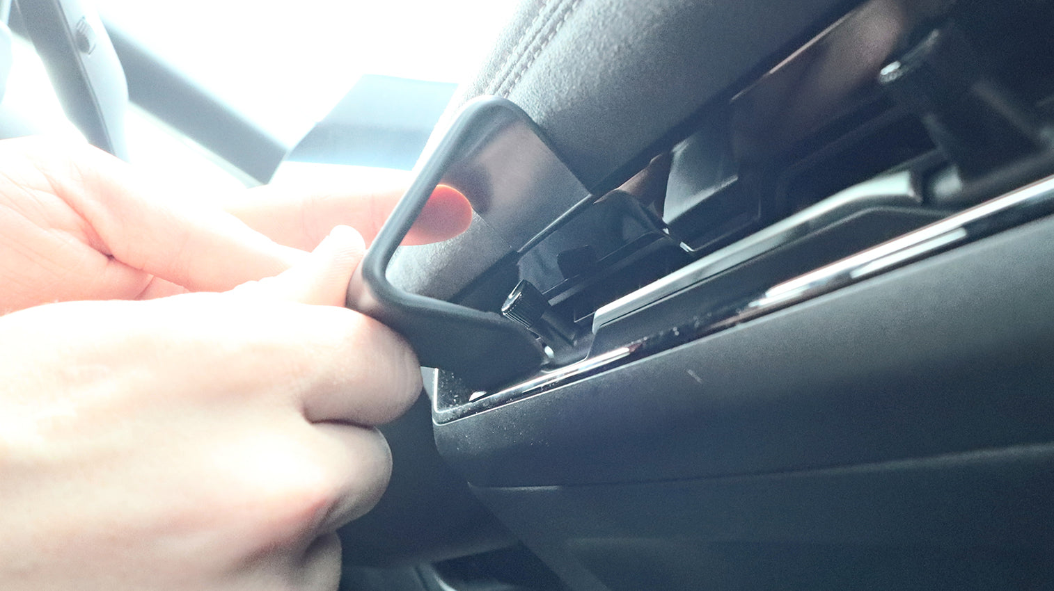 Brodit ProClip 856193 voor Audi A6 e-tron 2025-2026 - montagepositie op dashboard