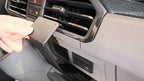 Brodit ProClip 856196 voor MAN TGE 2025-2026 en Volkswagen Crafter 2025-2026 - montagepositie op dashboard