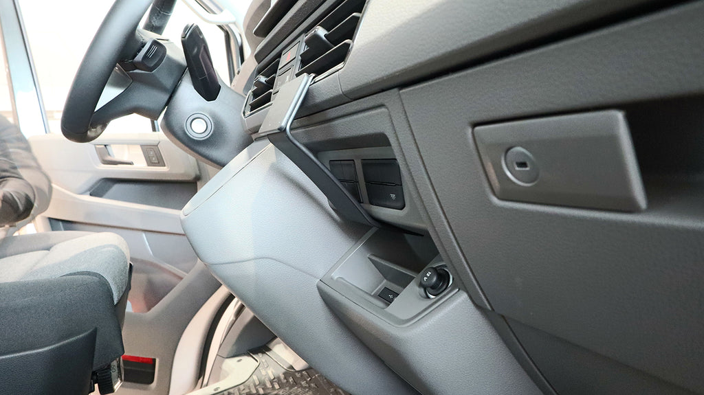 Brodit ProClip 856196 voor MAN TGE 2025-2026 en Volkswagen Crafter 2025-2026 - detail van dashboardmontage