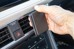 Brodit ProClip 856228 voor Volkswagen Taos 2022-2026 - detail van dashboardmontage