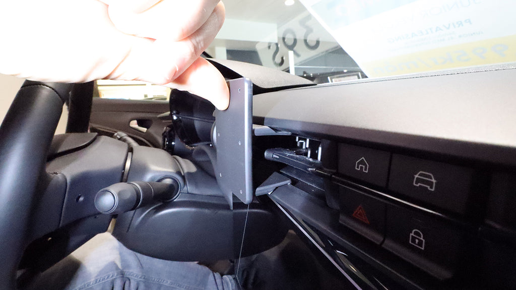 Brodit ProClip 856235 voor Alfa Romeo Junior 2024-2026 - ProClip geplaatst in het voertuig