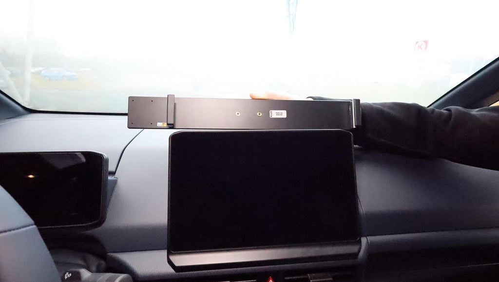 Brodit ProClip 856256 voor Kia PV5 Passenger 2025-2026 en Kia PV5 Cargo 2025-2026 - ProClip geplaatst in het voertuig