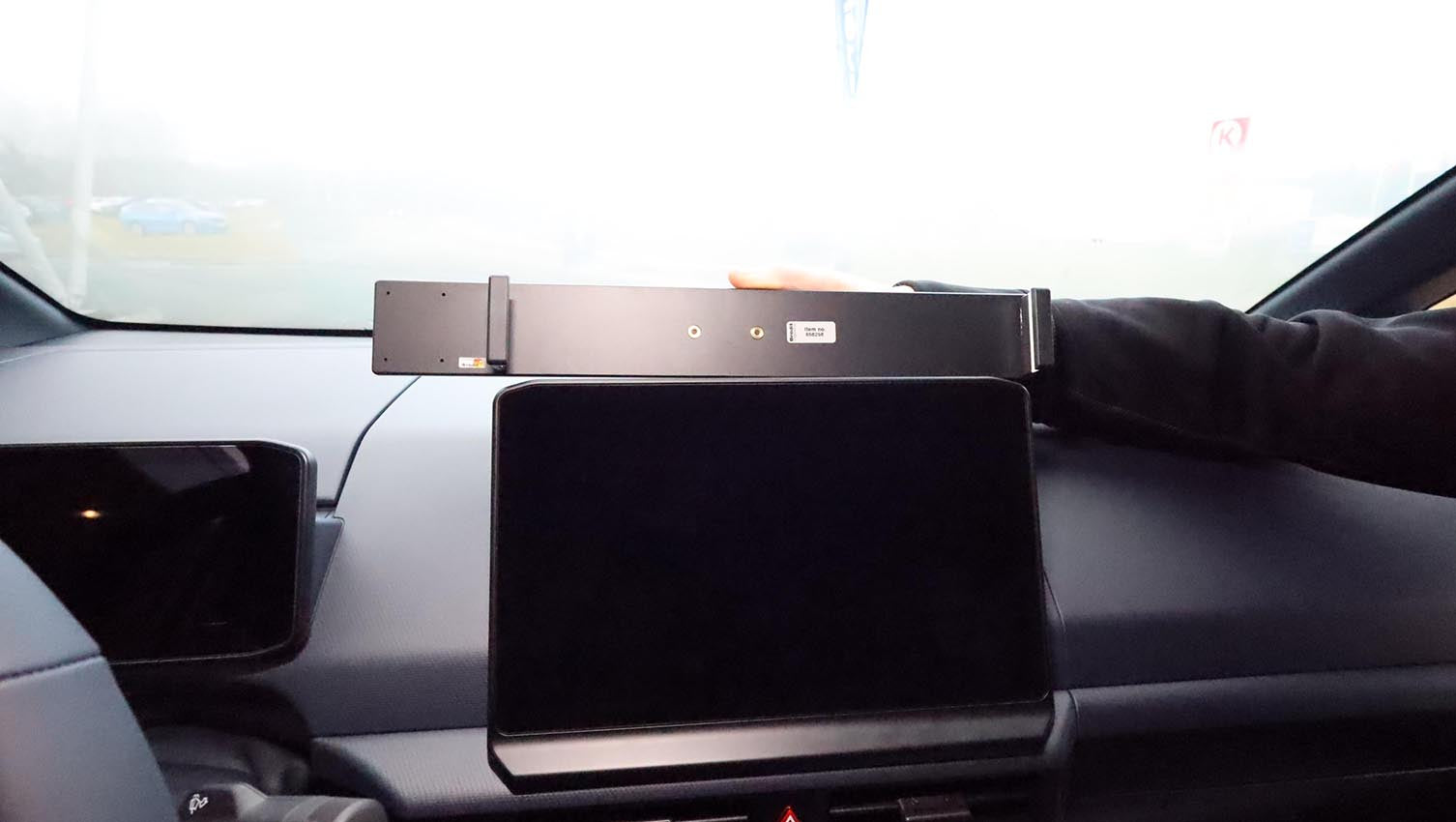 Brodit ProClip 856256 voor Kia PV5 Passenger 2025-2026 en Kia PV5 Cargo 2025-2026 - ProClip geplaatst in het voertuig