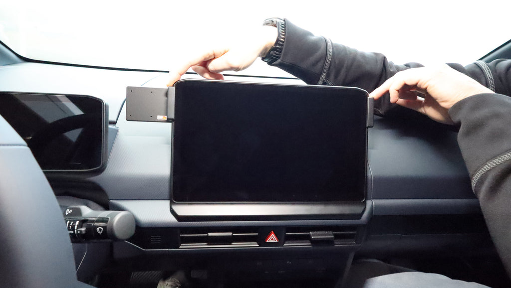 Brodit ProClip 856256 voor Kia PV5 Passenger 2025-2026 en Kia PV5 Cargo 2025-2026 - detail van dashboardmontage