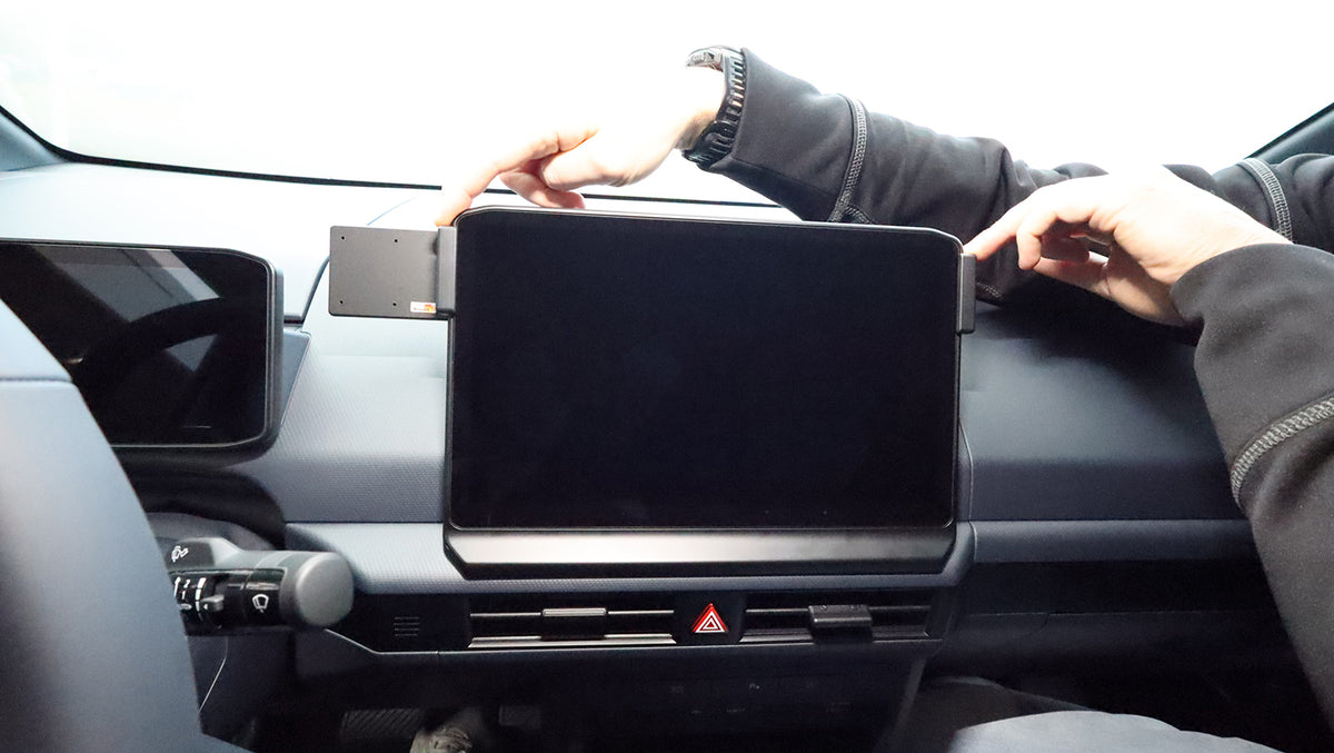Brodit ProClip 856256 voor Kia PV5 Passenger 2025-2026 en Kia PV5 Cargo 2025-2026 - detail van dashboardmontage