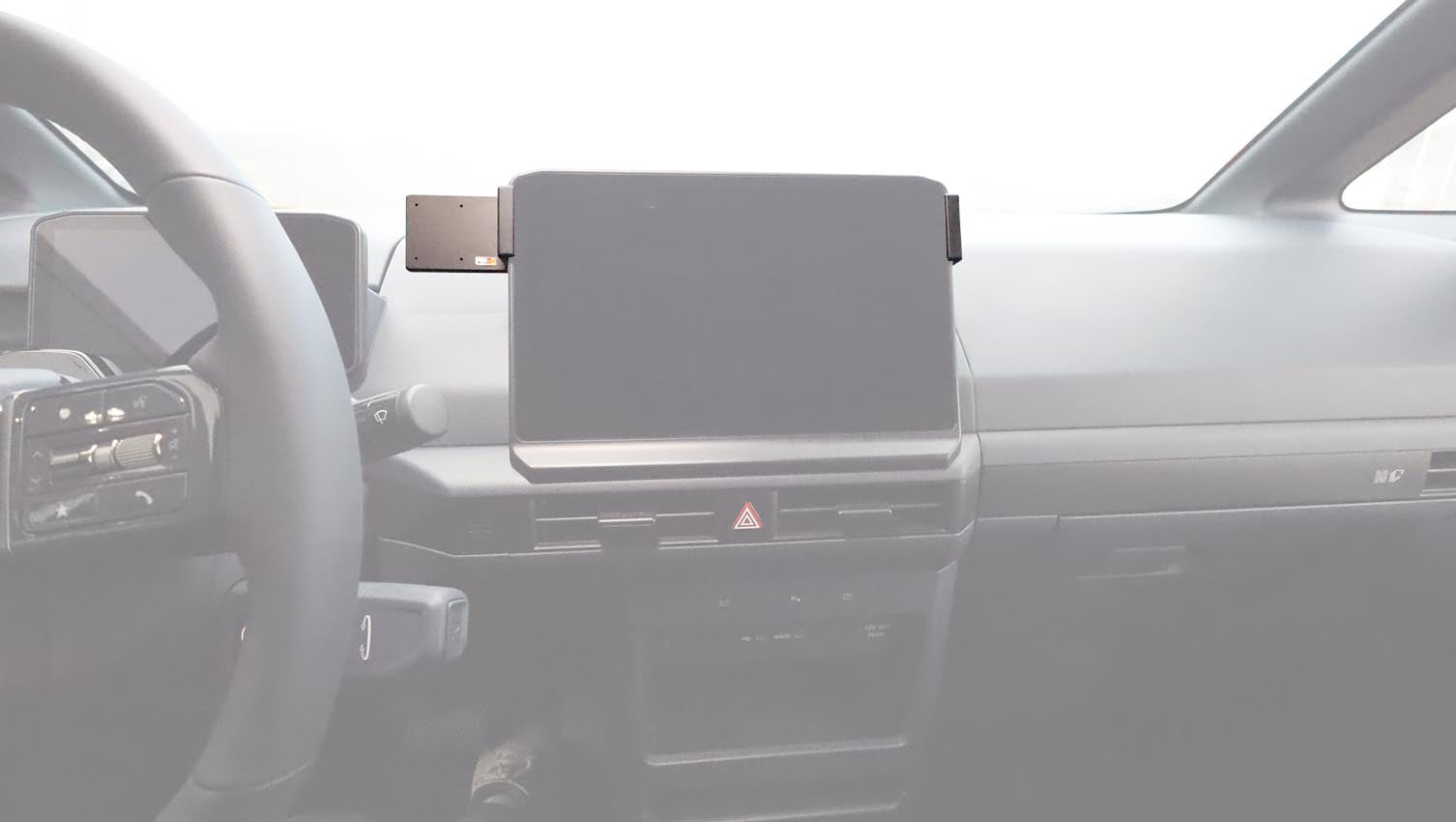Brodit ProClip 856256 voor Kia PV5 Passenger 2025-2026 en Kia PV5 Cargo 2025-2026 - productfoto zwarte ABS montagebasis