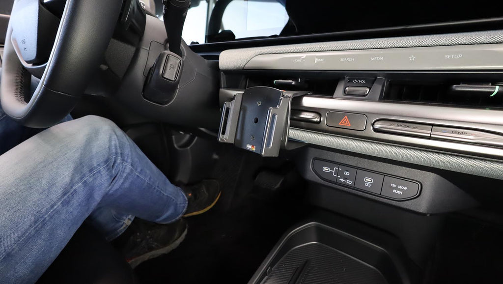 Brodit ProClip 856267 voor Kia EV4 2025-2026 - montagefoto 7